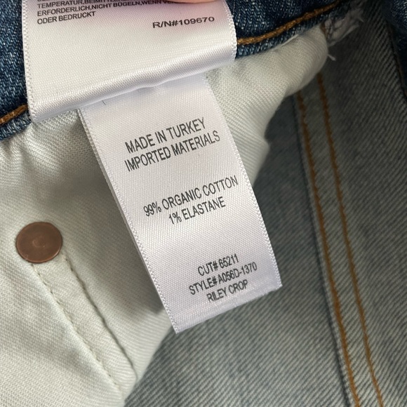 Agolde Riley Crop in Escape 28 - Picture 4 of 6